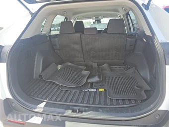 2025 Toyota RAV4 LE - miniatura 16
