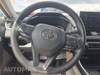 2025 Toyota RAV4 LE - miniatura 10