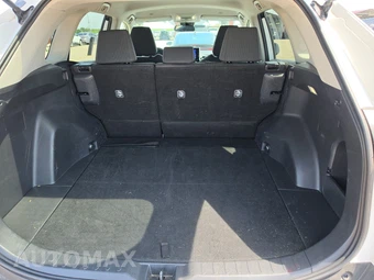 2025 Toyota RAV4 LE - miniatura 16