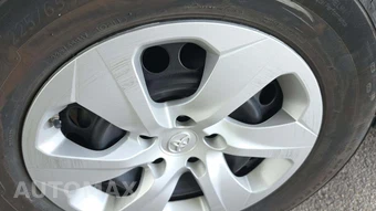 2025 Toyota RAV4 LE - miniatura 23