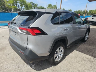 2025 Toyota RAV4 LE - miniatura 4