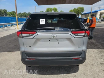 2025 Toyota RAV4 LE - miniatura 5