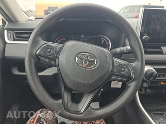 2025 Toyota RAV4 LE - miniatura 10