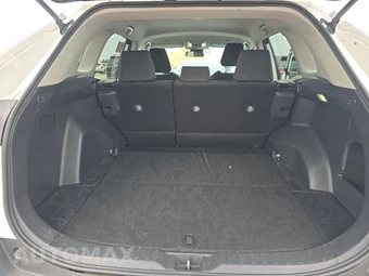 2025 Toyota RAV4 LE - miniatura 16