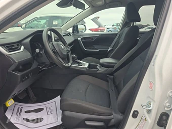 2025 Toyota RAV4 LE - miniatura 7