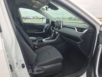 2025 Toyota RAV4 LE - miniatura 8
