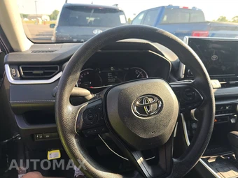 2025 Toyota RAV4 LE - miniatura 10