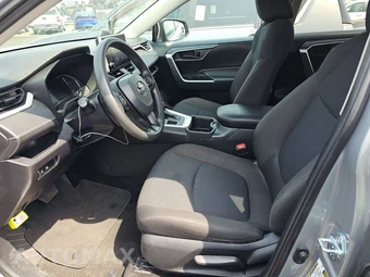 2025 Toyota RAV4 LE - miniatura 7