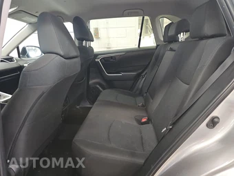 2025 Toyota RAV4 LE - miniatura 13