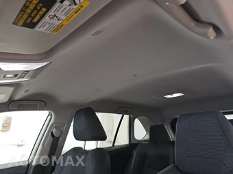 2025 Toyota RAV4 LE - miniatura 17