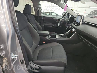 2025 Toyota RAV4 LE - miniatura 8