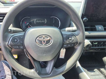 2025 Toyota RAV4 LE - miniatura 10