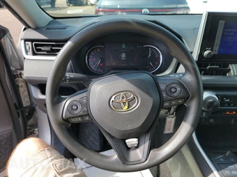 2025 Toyota RAV4 LE - miniatura 10
