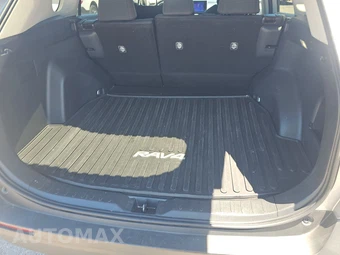 2025 Toyota RAV4 LE - miniatura 16