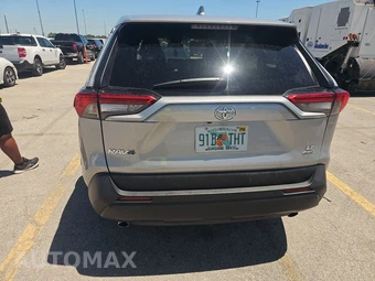 2025 Toyota RAV4 LE - miniatura 5