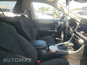 2025 Toyota RAV4 LE - miniatura 8