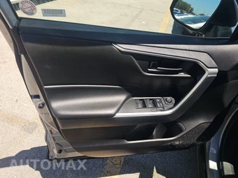 2025 Toyota RAV4 LE - miniatura 9