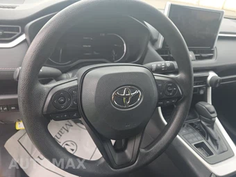 2025 Toyota RAV4 LE - miniatura 10