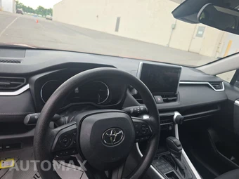 2025 Toyota RAV4 LE - miniatura 11