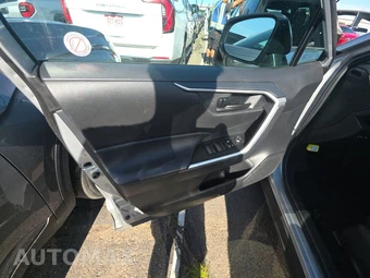 2025 Toyota RAV4 LE – miniatura 9