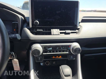 2025 Toyota RAV4 LE - miniatura 11