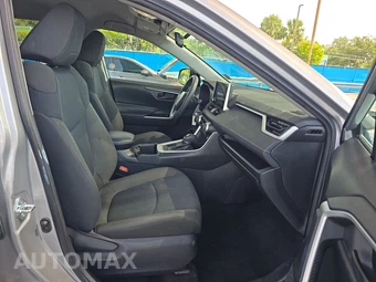 2025 Toyota RAV4 LE - miniatura 8