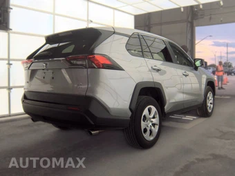 2025 Toyota RAV4 LE - miniatura 4