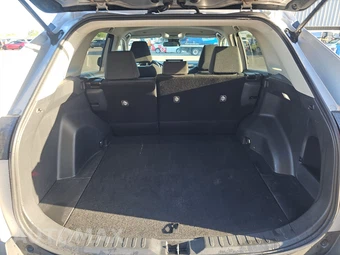 2025 Toyota RAV4 LE - miniatura 16