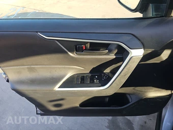 2025 Toyota RAV4 LE - miniatura 9