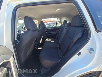 2025 Toyota RAV4 LE - miniatura 13