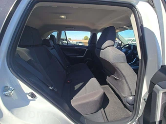 2025 Toyota RAV4 LE - miniatura 16