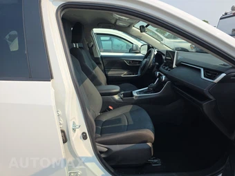 2025 Toyota RAV4 LE - miniatura 8