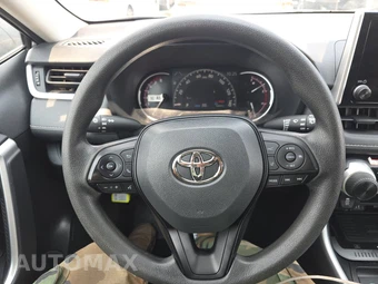 2025 Toyota RAV4 LE - miniatura 10