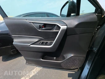 2025 Toyota RAV4 LE - miniatura 9