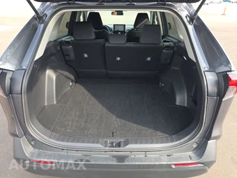 2025 Toyota RAV4 LE - miniatura 16