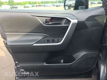 2025 Toyota RAV4 LE - miniatura 9