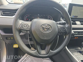 2025 Toyota RAV4 LE - miniatura 10