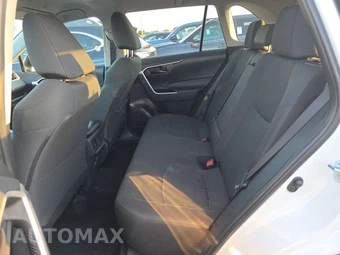 2025 Toyota RAV4 LE - miniatura 13