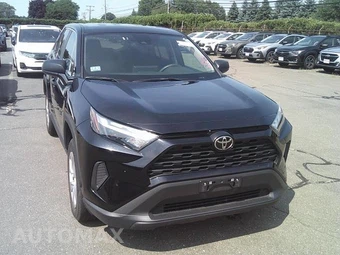 2025 Toyota RAV4 LE - miniatura 12