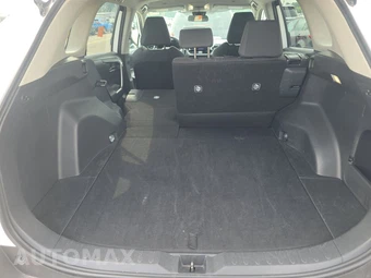 2025 Toyota RAV4 LE - miniatura 16