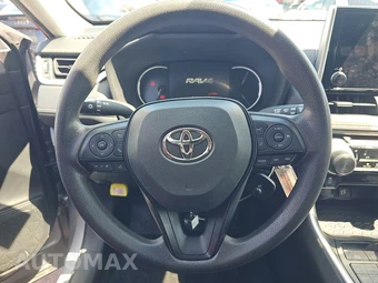 2025 Toyota RAV4 LE - miniatura 10