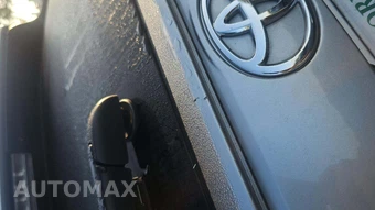 2025 Toyota RAV4 LE - miniatura 19