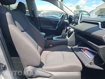 2025 Toyota RAV4 LE - miniatura 8
