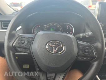 2025 Toyota RAV4 LE - miniatura 10