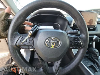 2025 Toyota RAV4 LE - miniatura 10