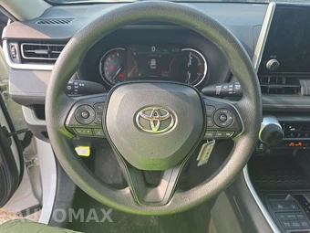 2025 Toyota RAV4 LE - miniatura 10