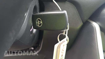 2025 Toyota RAV4 LE - miniatura 18