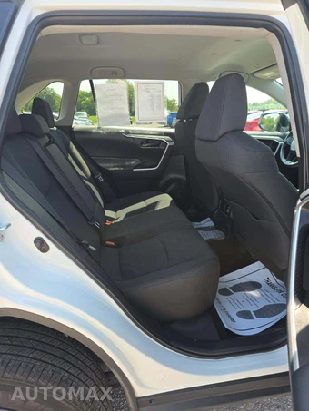 2025 Toyota RAV4 LE - miniatura 13