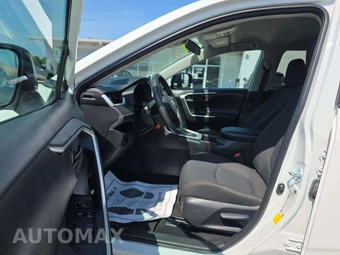 2025 Toyota RAV4 LE - miniatura 3