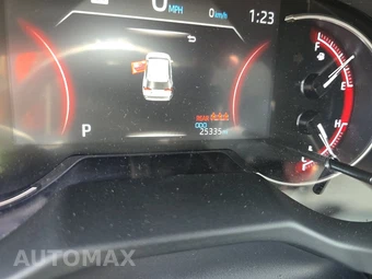 2025 Toyota RAV4 LE – miniatura 12